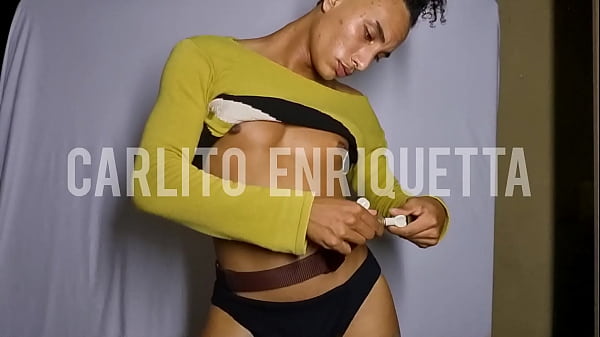 NOVINHO GOSTOSO SE A MOSTRANDOO