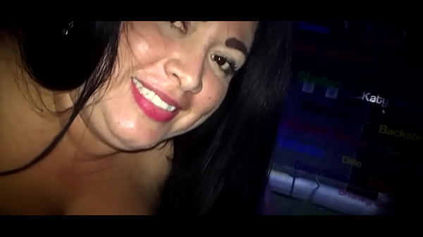 La TETONA tabatharojas69 haciendo un buena RUSA