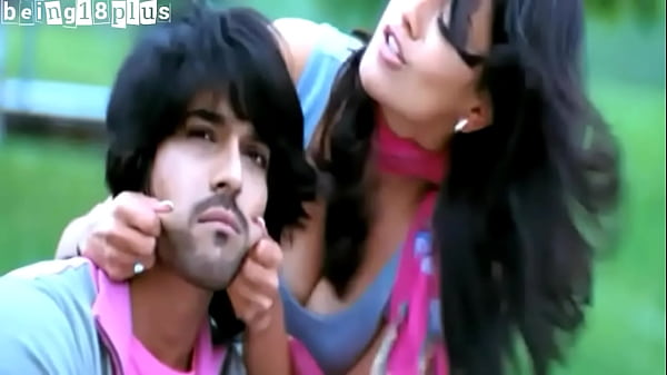 Actress Kajal Agarwal Hot Cleavage Show