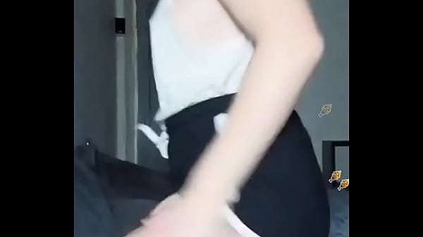 Peitinho com piercing