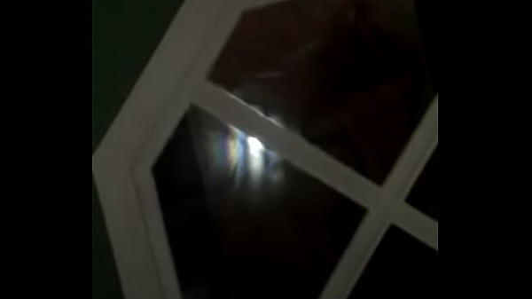 Gemendo alto dando o cuzinho