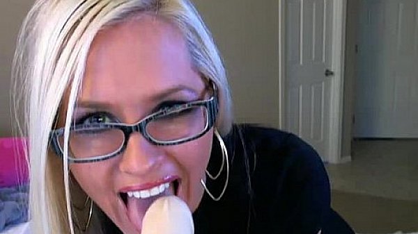 watch this super sexy blonde playing with her boobs and dildo(2)