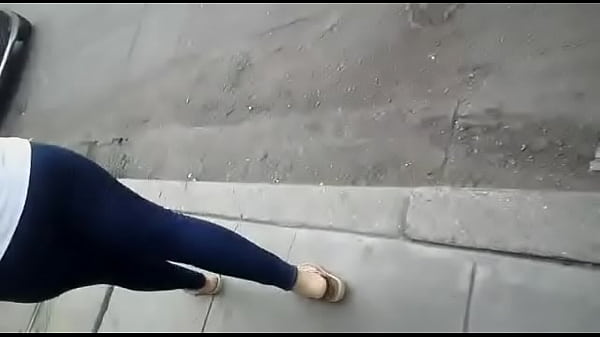 Culo rico en la calle