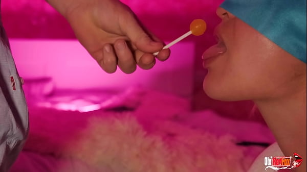 Обманул мачеху в игре угадай вкус и заставил ее сосать член  