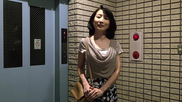 2度の撮影でこの美しく上品なルックスからは想像もつかないほどの濃厚で貪欲な性ポテンシャルを見せつけてきた彼女。3回目の出演となる