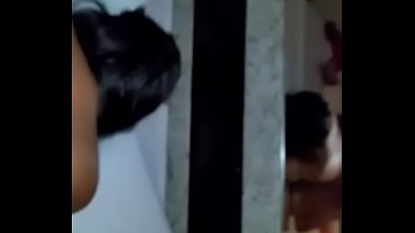 Mas deslizando dentro da buceta da casada