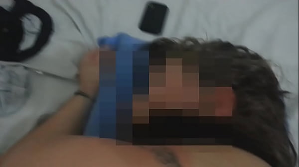 Socando no cu da gordinha branquinha