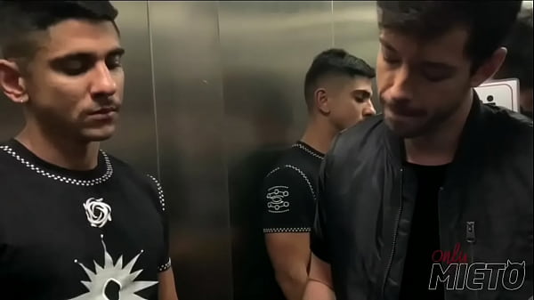 Flerte no elevador com Lucas Mancinni