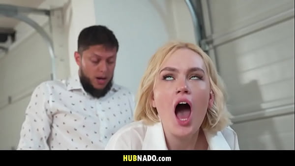 Buying A Banger - Vera Jarw, Greta Foss, Robert Gunner