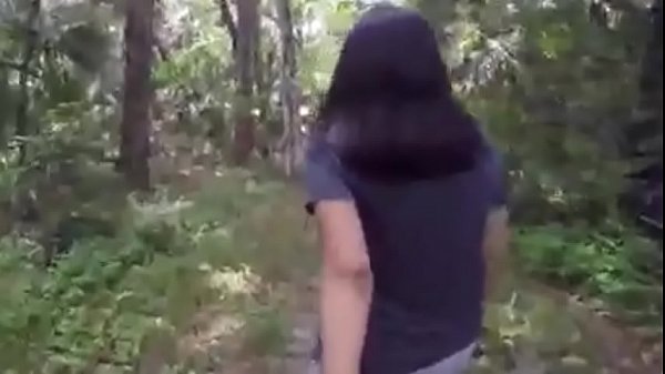 Morena novinha na casa de praia fazendo boquete  