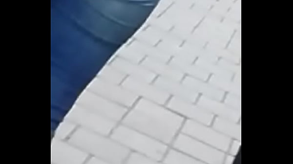 Culo de madura en la calle (2daParte)