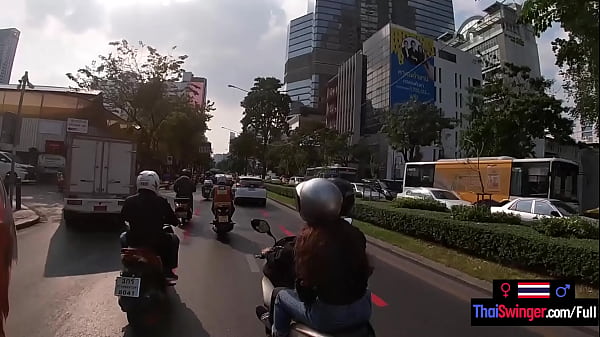 Asian amateur teen and her boyfriend did sightseeing before fucking 