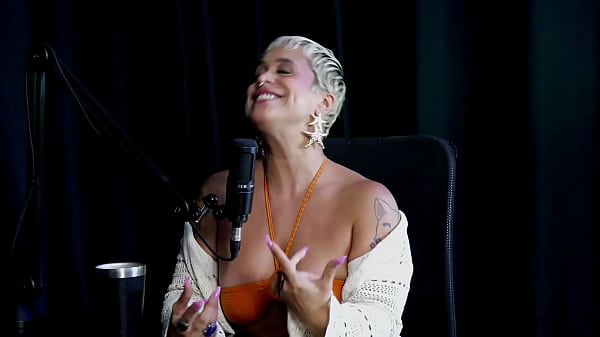 Safada demonstra seu boquete, bota o vibrador na buceta depois de dizer que prefere sexo de manh&atilde; e n&atilde;o engole gozo - Just Joana (WATCH ON: SHEER/RED)