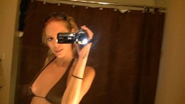 Tattoed emo teen Anna rub her twat hardly