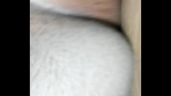 Mi vecino casado me coje sin condon