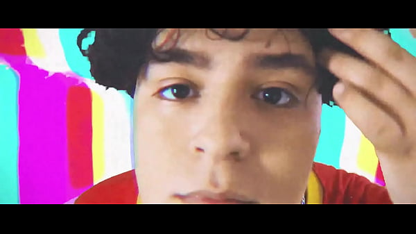 LA CANCION ESA DE MATEO QUE DICE EL BOLSO LLEVA UN LABIAL Y UN COSITO DE ESO PA DELINEAR  