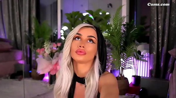 SophieMeave Toying Her Pussy