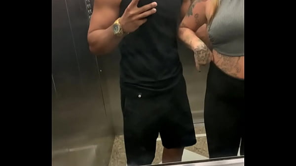 Vazou na net! Loira casada perde o telefone e v&iacute;deos &iacute;ntimos caem na net