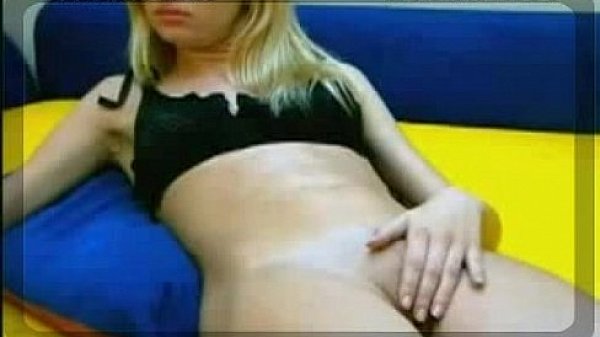 cutie Rubs Pussy050405