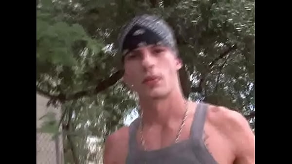 Mixed race str8 dude with hot bod and 9.