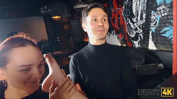 HUNT4K. I'm brave enough to fuck a stranger. Hot sex with Sara Bork