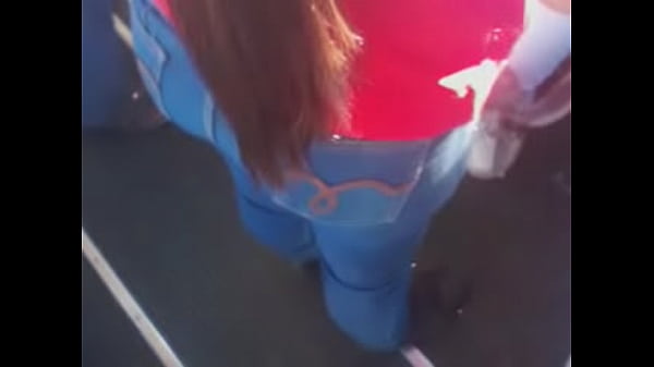 Nalgoncita en camion