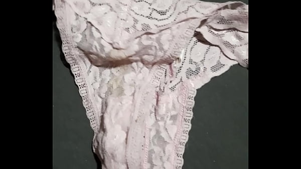 Tanga de encaje con raya cremosa