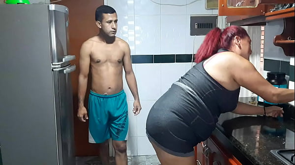 Mi sexy suegra esta cachonda y le chupo el co&ntilde;o 