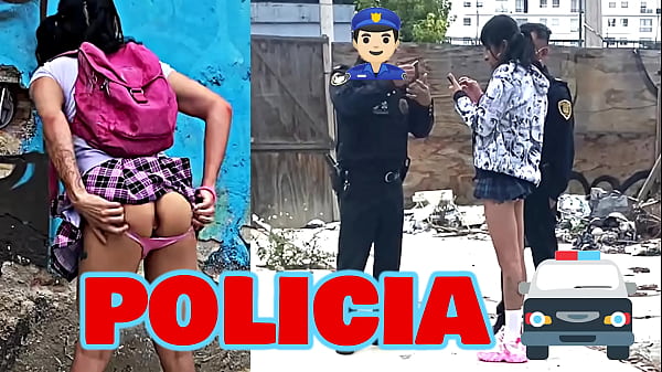 Colegiala con un dildo en su ano y llega la POLICIA!  