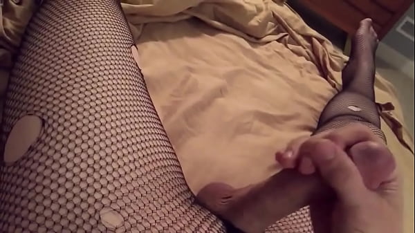 Cumming in women's tights 