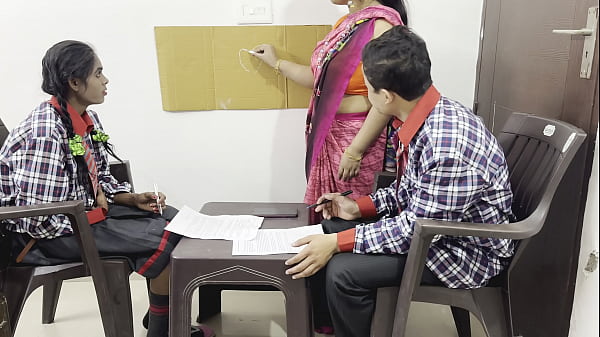 Indian XXX Gawar girl of the village scolded the servent for pussy fuck