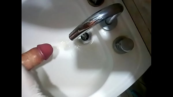 mi mujer me masturba hasta hacerme acabar  