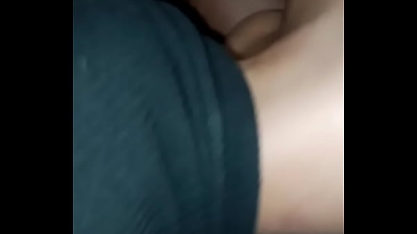 Pembantu asal Indonesia relakan memeknya di ngentot majikannya demi uang tambahan 