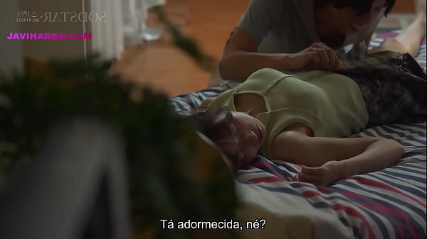 Magrinha peituda ama fazer sexo e s&oacute; se satisfaz com mais de dois - LEGENDADO