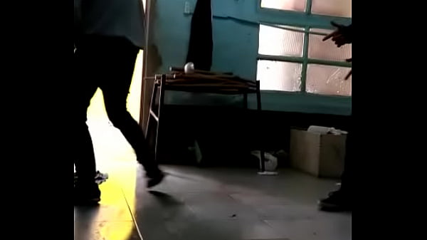 UFF MIRA COMO ME MUEVE ESA COLITA MI PUTITA RUBIA  