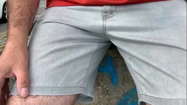 Gros pipi avec une protection Tena men level 1  