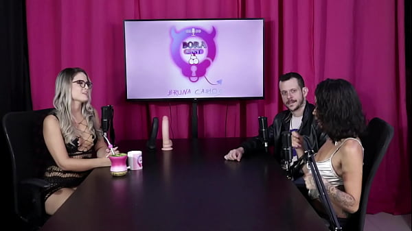 Um dos fetiches era ter o dedo chupado enquanto fodia a buceta, e o outro era passar o bife no corpo nu - Espuleta e Himeros Mansion (SHEER/RED)