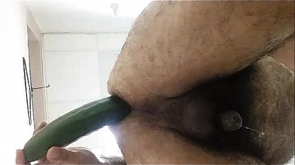 suavemente entra pepino en mi culo