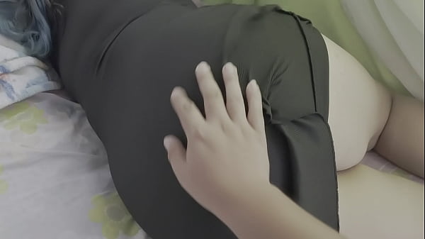 Entr&eacute; a su cuarto y le met&iacute; la polla hasta el fondo