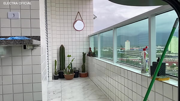 C&acirc;mera de Seguran&ccedil;a- faxineira safada usando shortinho socadinho