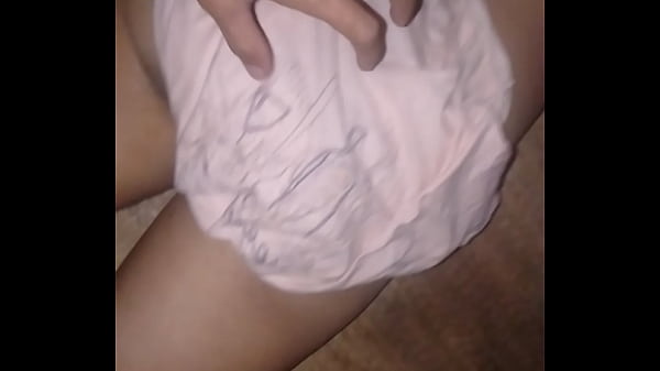 เอาควายให้เธออมแล้วจับควยเย็ดหีจนน้ำแตกเต็มแตด  