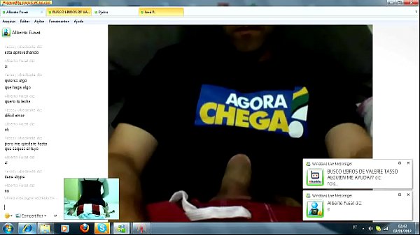 con un amiguito que le gusta jugar