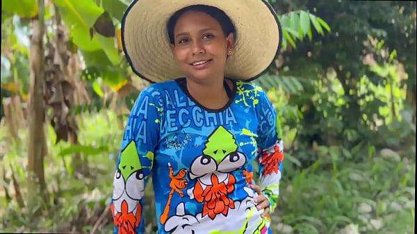 campesina inocente es follada a cambio de unas gallinas