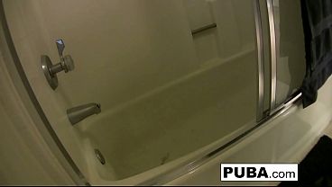 Hot babe masturbates 