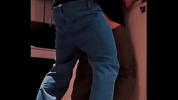 El vecino nuevo del edificio toca a mi puerta y miren lo que pasa