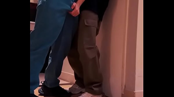 El vecino nuevo del edificio toca a mi puerta y miren lo que pasa 