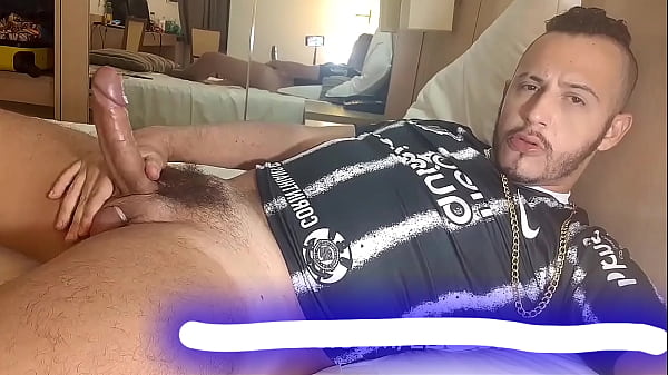 muleque pauzudo batendo uma punheta 