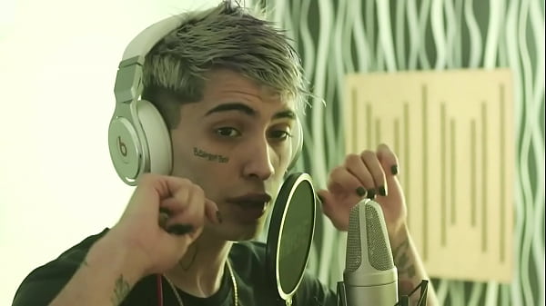 Beat by: @hotplugproducciones & @bizarrap  