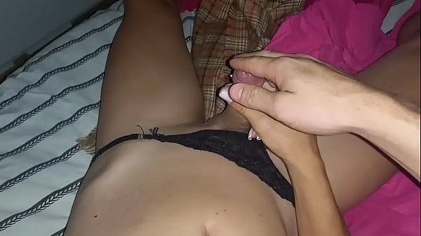 Transexual cuarentona latina me succiona la polla grande en su habitacion y quiere que la folle en perrito cuando nos levantamos 