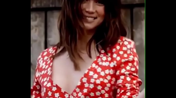 Mulheres de TOuro : Ana de Armas - dan&ccedil;ando em camera lenta sem Suti&atilde; e sem calcinha  